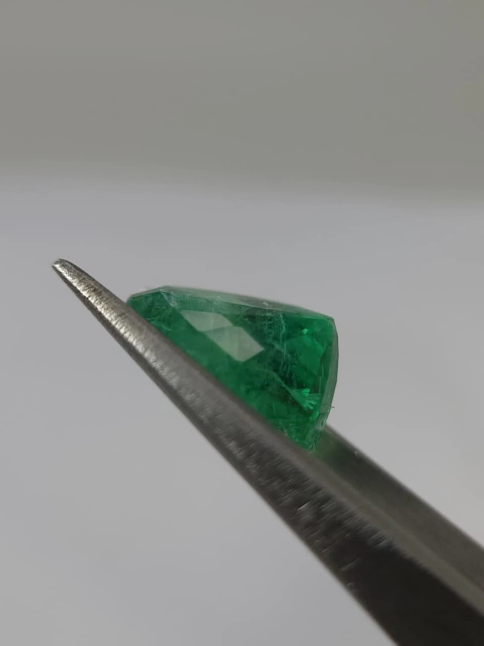 7.9ct Oval Faceted Monir Oiled Panjshir Emerald from Afghanistan — view 6